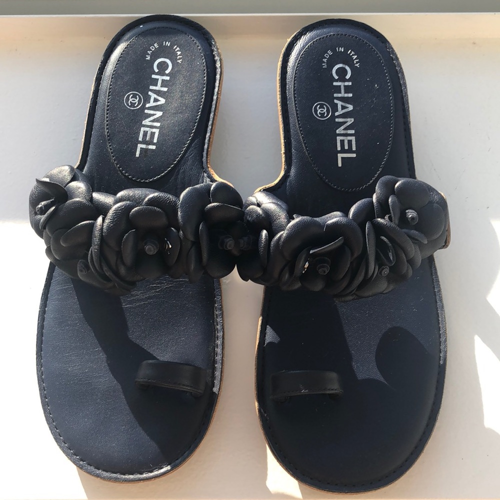 CHANEL floral toe ring sandals